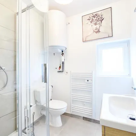 Rbb 1d-studio 1 A 2 Personnes Equipe-1er Etage *